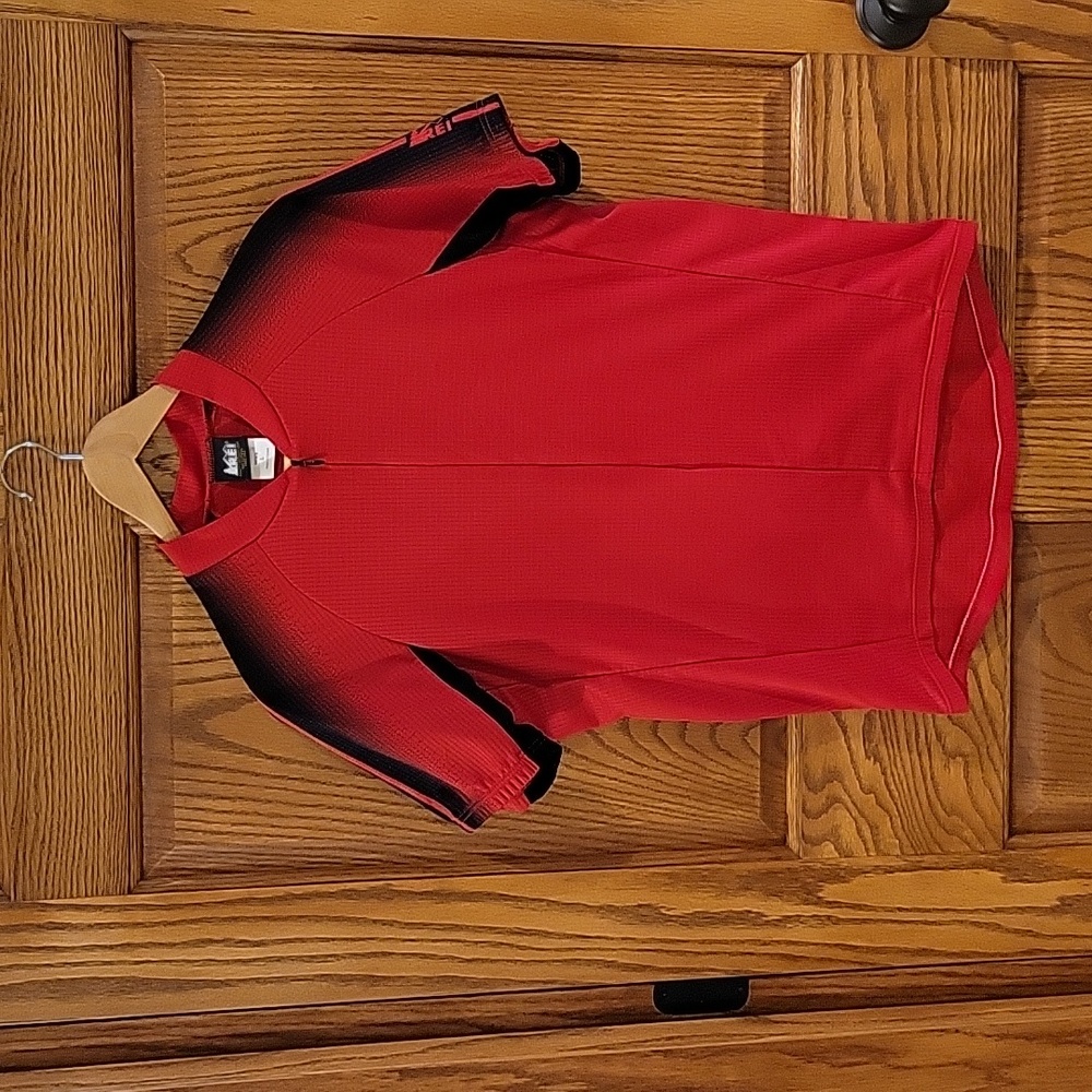 Men's REI red cycling jersey in size large.